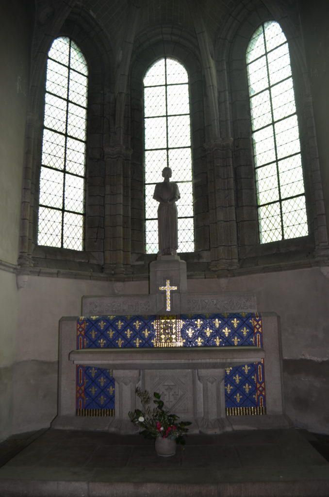 Les mosaïques de l’artiste Odorico dans l'abbatiale Saint-Sauveur en Bretagne.