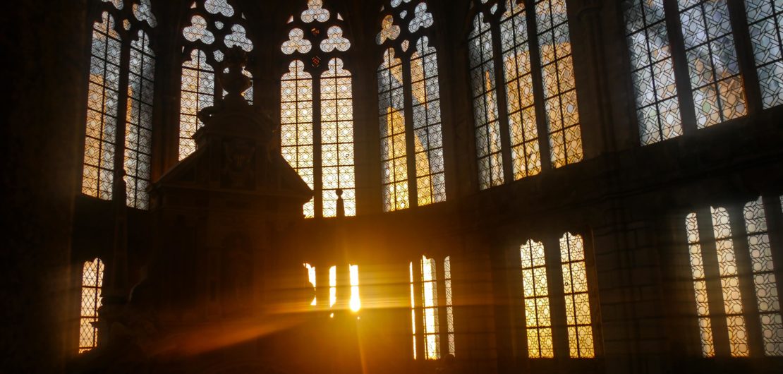 Les vitraux de l'abbatiale Saint-Sauveur éclairent l'église paroissiale de Redon.