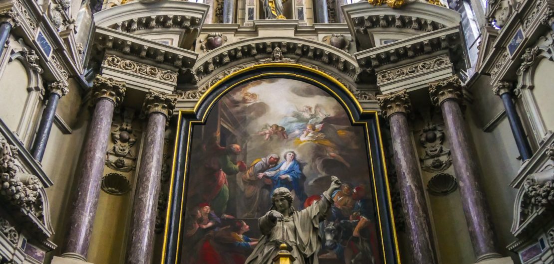 Le retable de l'abbatiale Saint-Sauveur est situé dans le chœur de l'église de Redon.