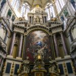 Le retable de l'abbatiale Saint-Sauveur est situé dans le chœur de l'église de Redon.